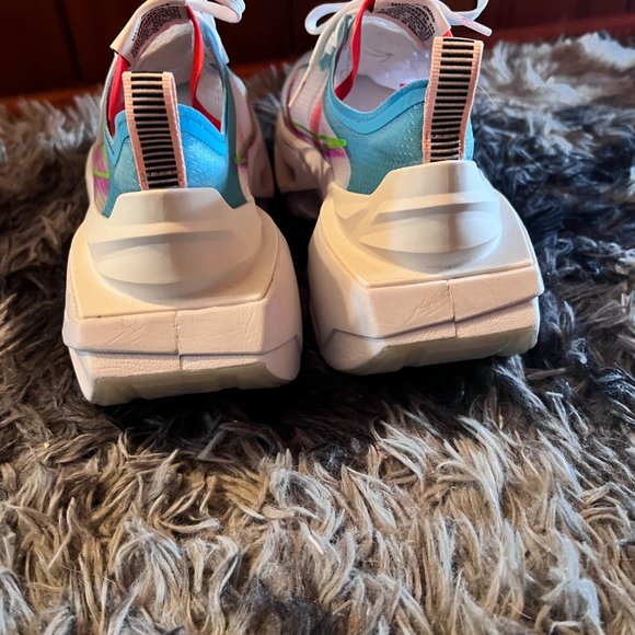 Nike Sneakers - Picture 4 of 5